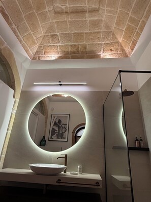 Bathroom - Angel Apartment 1 - Two Bedroom Apartment, Sleeps 6 (Monopoli)
