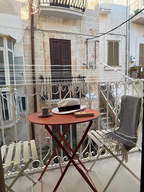 Outdoor dining - Angel Apartment 1 - Two Bedroom Apartment, Sleeps 6 (Monopoli)
