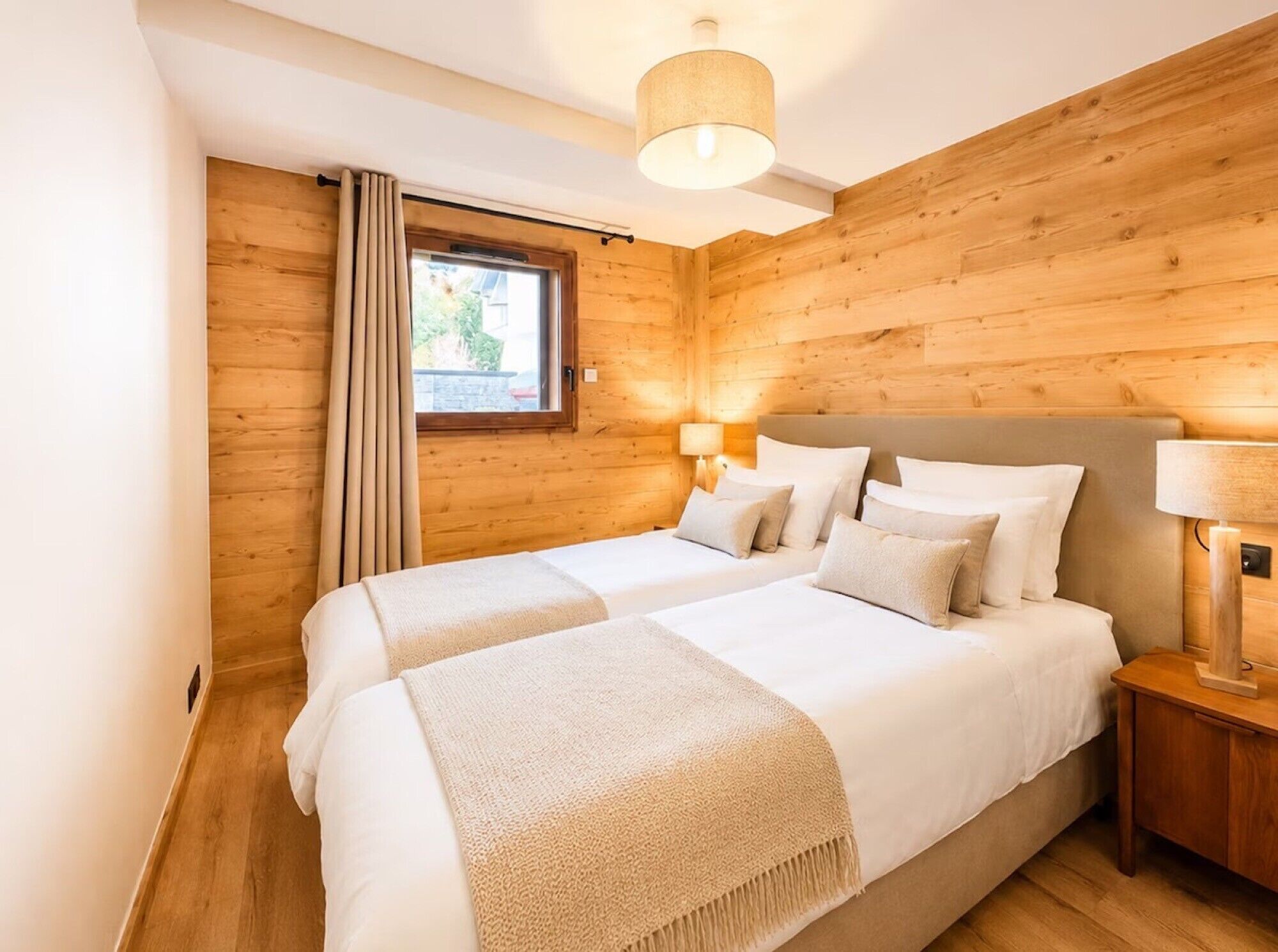 WiFi, bed sheets