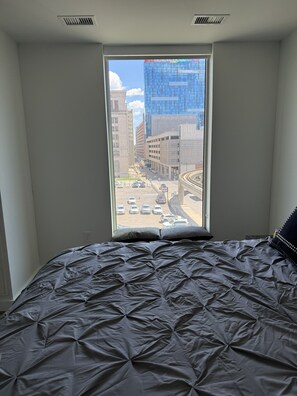 1 bedroom, iron/ironing board, WiFi, bed sheets - Modern Downtown Detroit Retreat (Detroit)