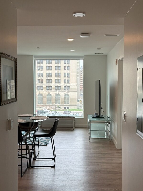 Interior - Modern Downtown Detroit Retreat (Detroit)