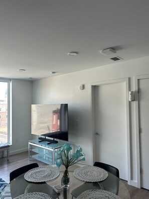 Dining - Modern Downtown Detroit Retreat (Detroit)