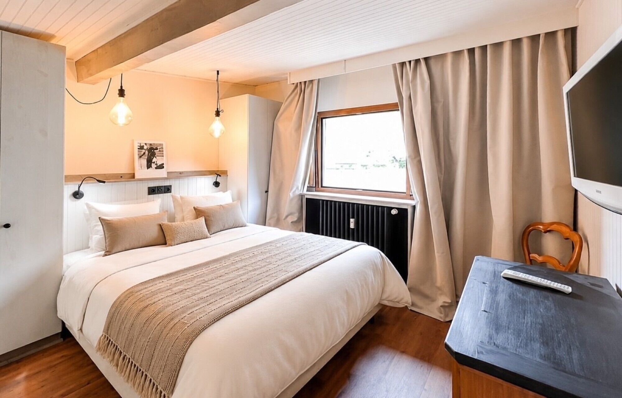WiFi, bed sheets