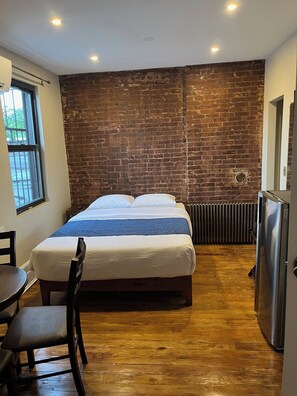 1 bedroom, iron/ironing board, WiFi (free), bed sheets