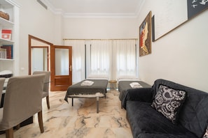 1 chambre, fer et planche à repasser, Wi-Fi, draps fournis
