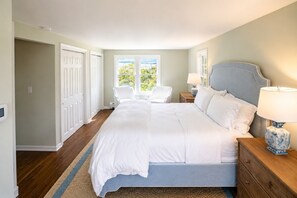 3 slaapkamers, een strijkplank/strijkijzer, wifi, beddengoed