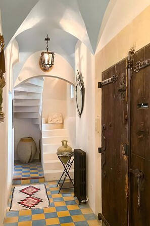 Interior - Villa 'Chateau Margarido' with Private Pool, Wi-Fi and Air Conditioning (Tarascon)