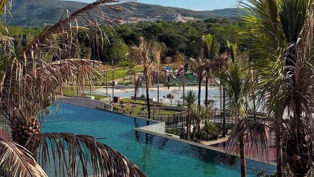 2 outdoor pools
