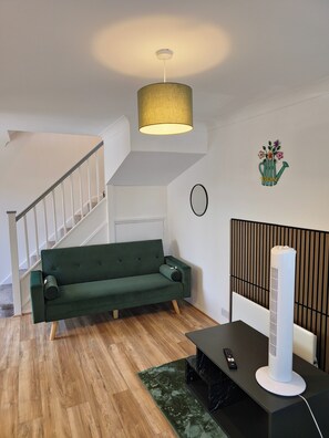 Living area - House Sleeps 4 With Enclosed Garden (Rainham)