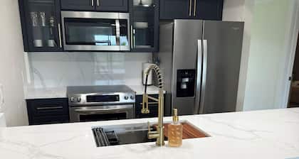 Cozy Renovated 2BR Condo on Lake Okeechobee,Walk to Roland Martin Marina