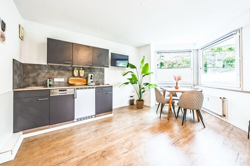 Apartment Stadtwald - ruhig und zentral - Nähe Messe, Klinikum mit Balkon