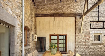 6P 3B Restored stone house in Berneau