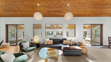 TV, fireplace, offices