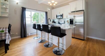 Large Cozy Home Recently Renovated. Walking Distance to Downtown and Amenities