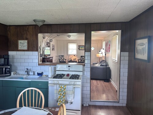 Cozy 2-bedroom house situated on 12 acres in Kansas City, Missouri