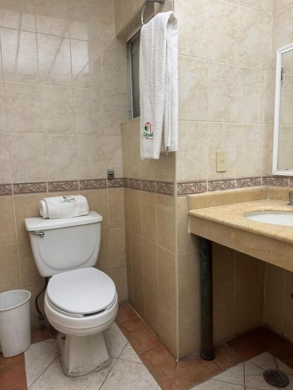 Standard Triple Room | Bathroom