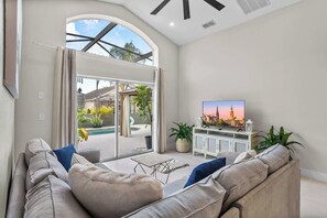 TV, offices - Fire Pit Pool Retreat for Groups (Kissimmee)
