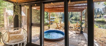 Hills Haven - Luxury Riverfront Cottage
