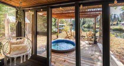 Hills Haven - Luxury Riverfront Cottage