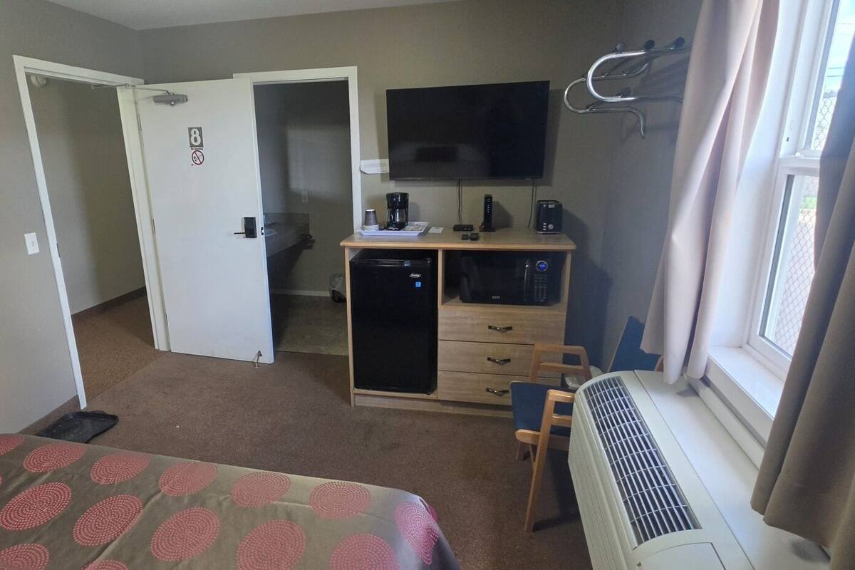 Laptop workspace, WiFi (free)
