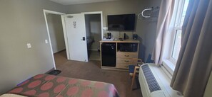 Espacio para trabajar con laptop y wifi gratis 