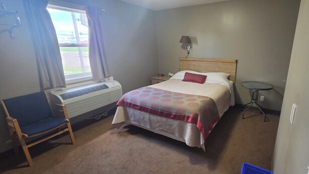 Laptop workspace, free WiFi - Vanscoy Motel (Vanscoy)
