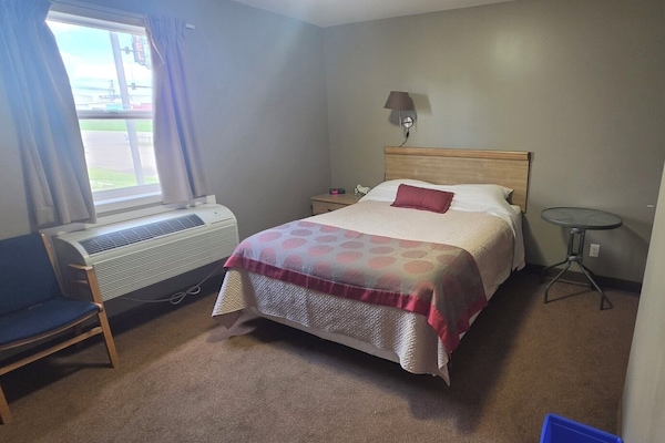 Single Room | Laptop workspace, WiFi (free)