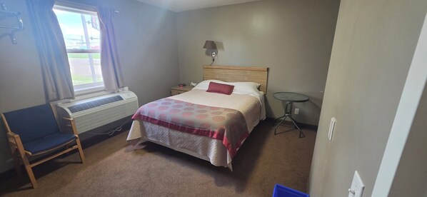 Single Room | Laptop workspace, WiFi (free)