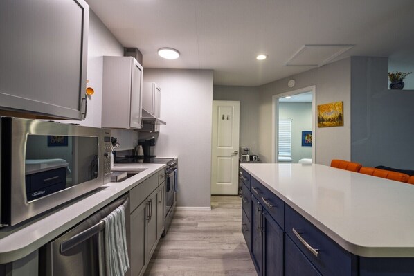 Coffee/tea maker, fridge, oven, dishwasher