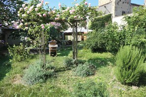 Property grounds - Your Stay in Auvergne at La Chadeleufade in the Couzes Region (Chadeleuf)