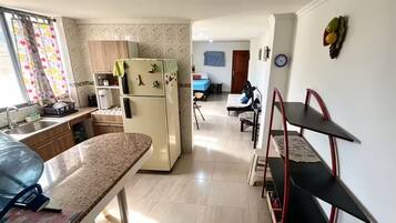 2 bedrooms, internet, bed sheets