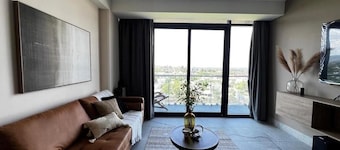 Torre Omega Black
