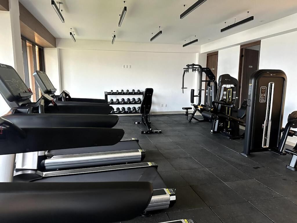 Apartamento, 2 quartos, sacada, vista para a cidade | Sala de fitness
