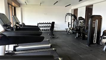 Apartamento, 2 quartos, sacada, vista para a cidade | Sala de fitness
