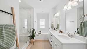 Bathroom - Coastal Retreat / Near 30A / Pool / 4BR / Sleeps 10 (Santa Rosa Beach)