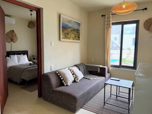 TV, books - Curaçao Retreat with Pool & AC - 9min/ Beaches. (Willemstad)