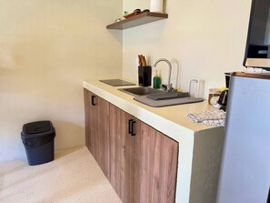 Fridge, microwave, stovetop, coffee/tea maker - Curaçao Retreat with Pool & AC - 9min/ Beaches. (Willemstad)