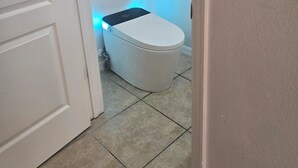Hårtørrer, håndklæder, Sæbe, Toiletpapir