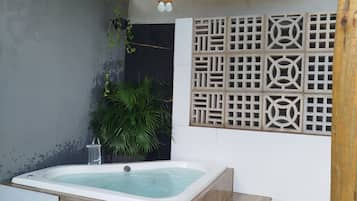 Comfort Double or Twin Room, Garden View | Living area