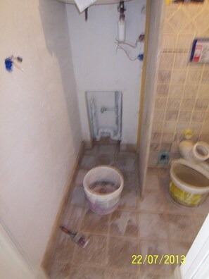 Bathroom - Cozy 1-bedroom apartment in pleasant Paris with AC (Paris)