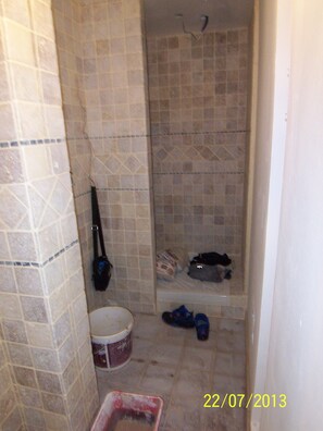 Bathroom - Cozy 1-bedroom apartment in pleasant Paris with AC (Paris)
