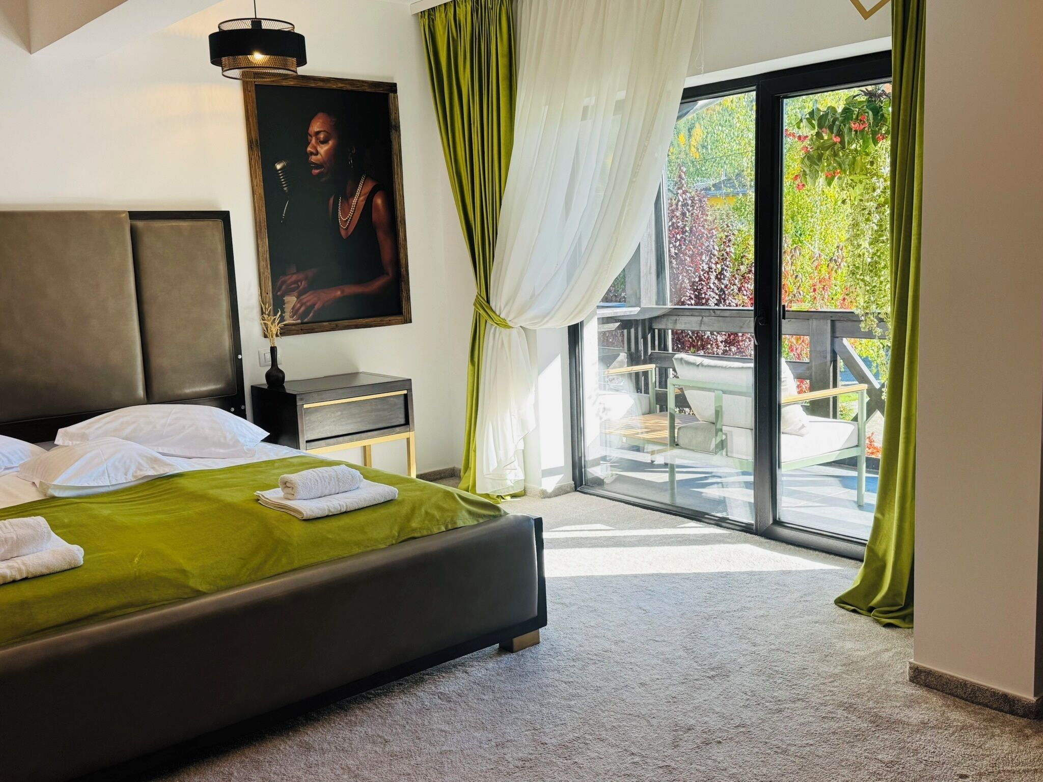 6 bedrooms, WiFi, bed sheets