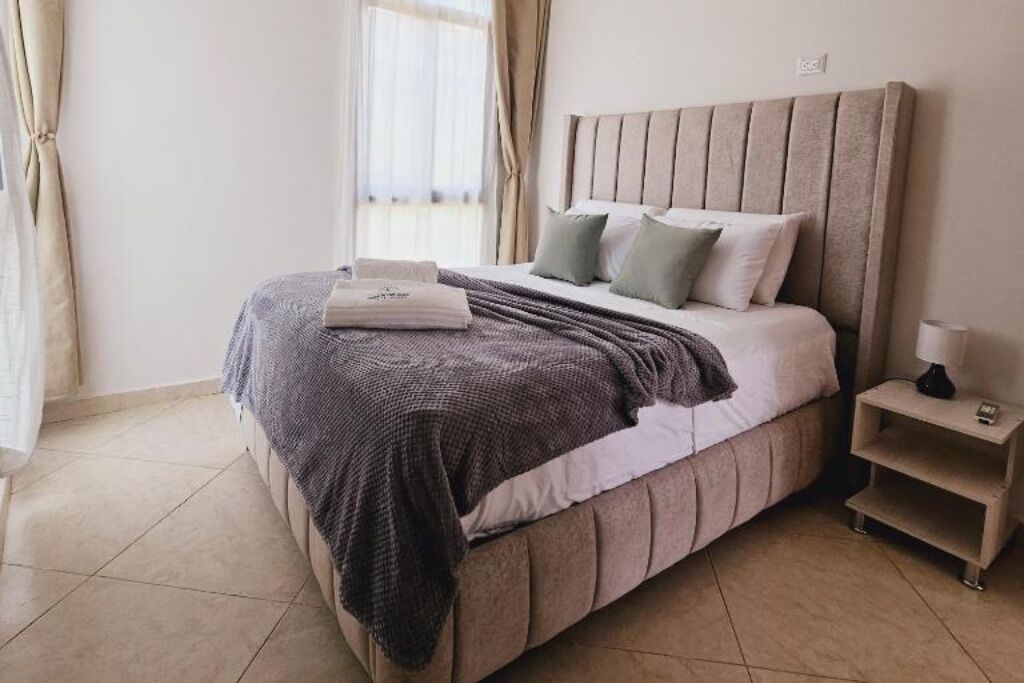 WiFi, bed sheets