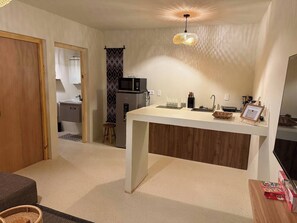 Fridge, microwave, stovetop, coffee/tea maker - Central Curaçao Getaway - 9 min/Beach & Downtown (Willemstad)