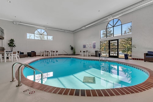 Grandstay Hotel and Suites