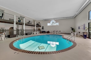 Indoor pool - Grandstay Hotel and Suites (Spicer)