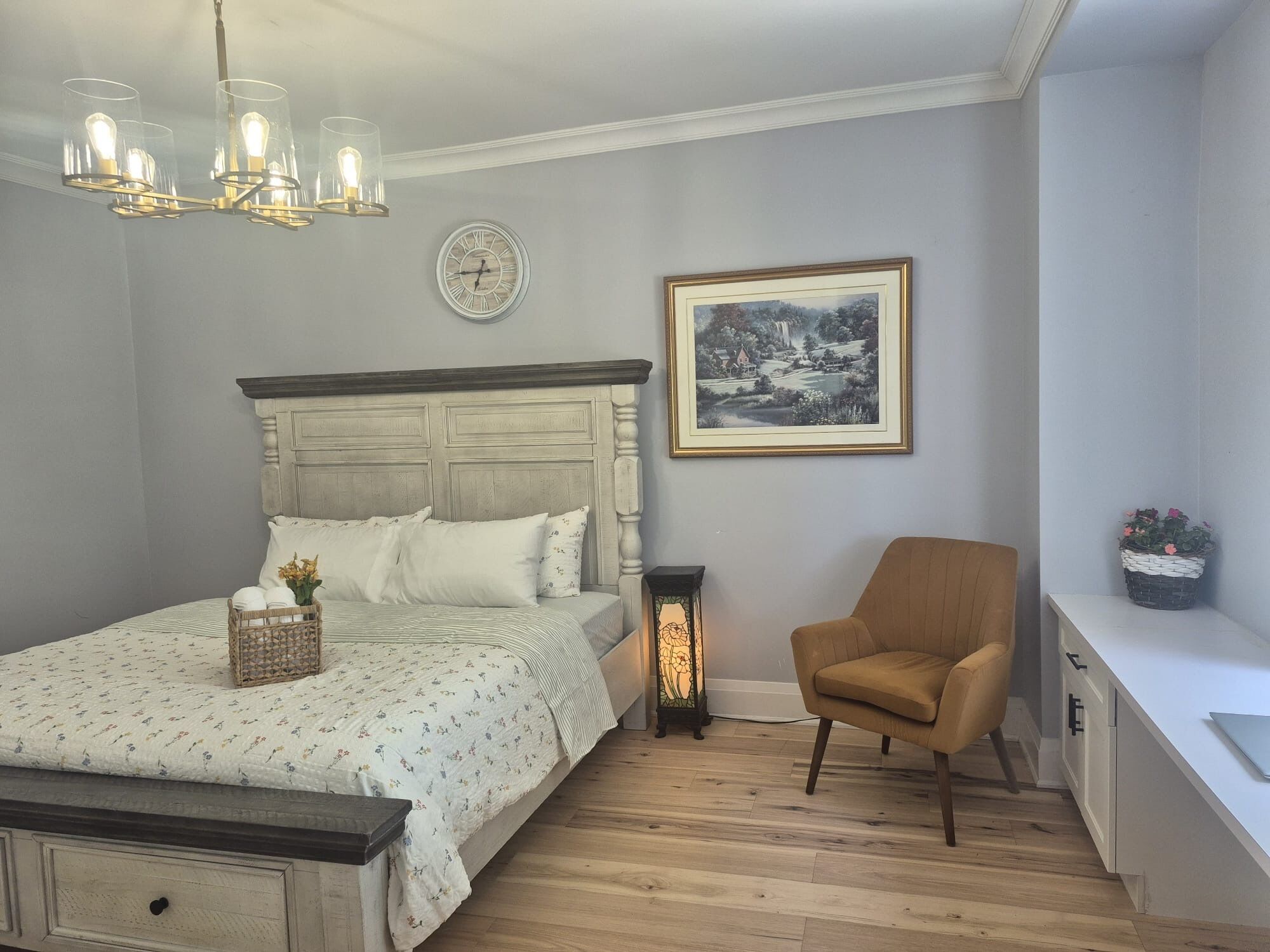 4 slaapkamers, een strijkplank/strijkijzer, wifi, beddengoed