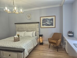 4 bedrooms, iron/ironing board, WiFi, bed sheets - Sunset Ridge Estate-Where Nature and Luxury Meet (King)