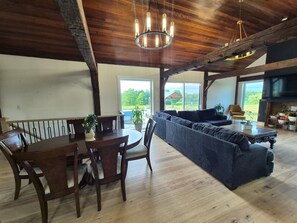 Living area - Sunset Ridge Estate-Where Nature and Luxury Meet (King)