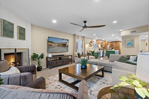 Smart TV, offices - Casa Verde | Midtown | Fire pit  Lounge (Tucson)